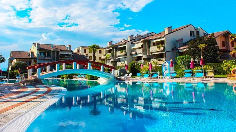 Apartment With Garden And Grill - Green Residence Sirmione Desenzano del Garda Exteriör bild