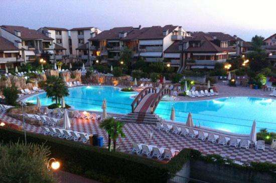 Apartment With Garden And Grill - Green Residence Sirmione Desenzano del Garda Exteriör bild