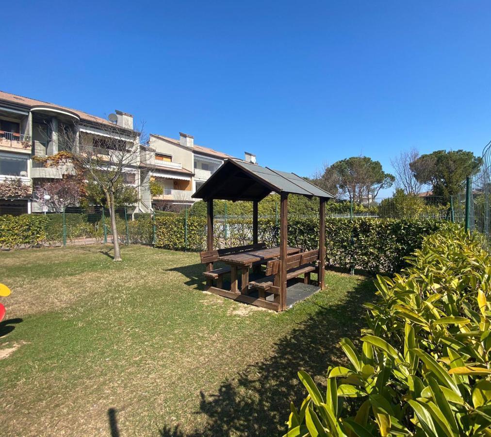 Apartment With Garden And Grill - Green Residence Sirmione Desenzano del Garda Exteriör bild