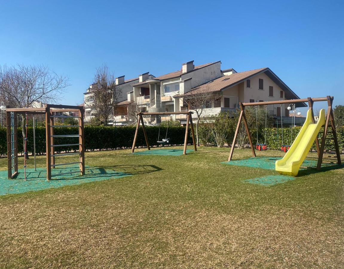 Apartment With Garden And Grill - Green Residence Sirmione Desenzano del Garda Exteriör bild