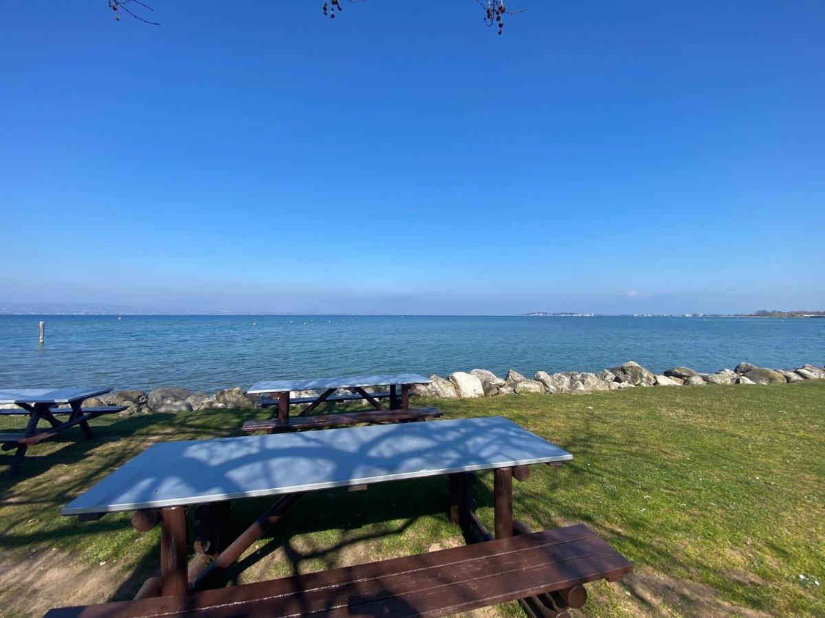Apartment With Garden And Grill - Green Residence Sirmione Desenzano del Garda Exteriör bild