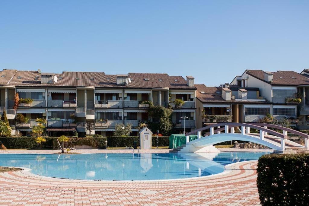 Apartment With Garden And Grill - Green Residence Sirmione Desenzano del Garda Exteriör bild