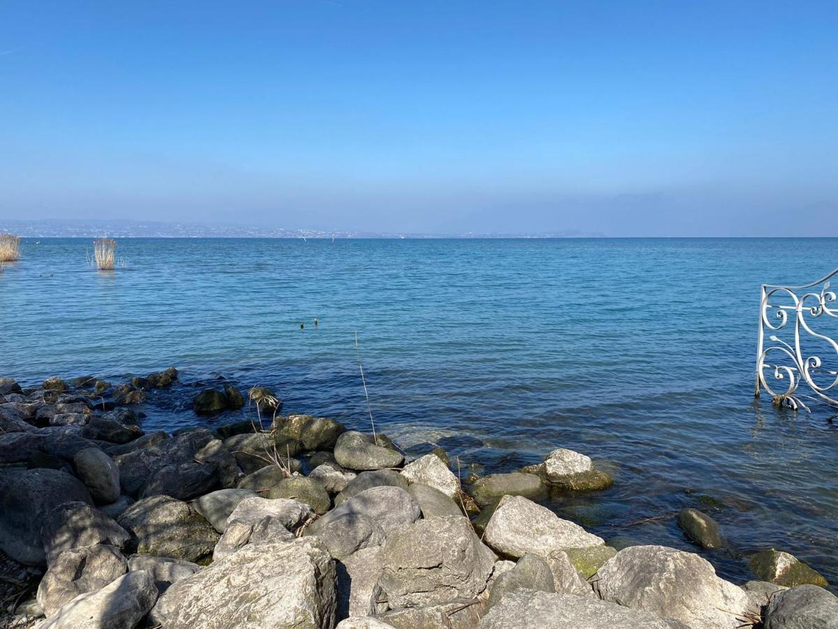 Apartment With Garden And Grill - Green Residence Sirmione Desenzano del Garda Exteriör bild