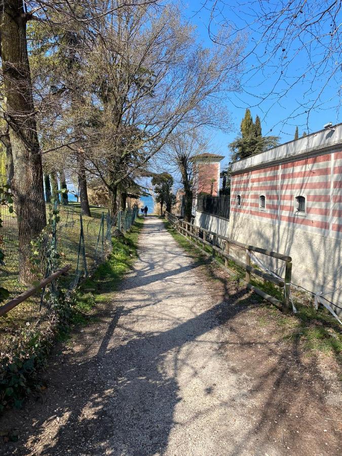 Apartment With Garden And Grill - Green Residence Sirmione Desenzano del Garda Exteriör bild