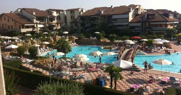 Apartment With Garden And Grill - Green Residence Sirmione Desenzano del Garda Exteriör bild