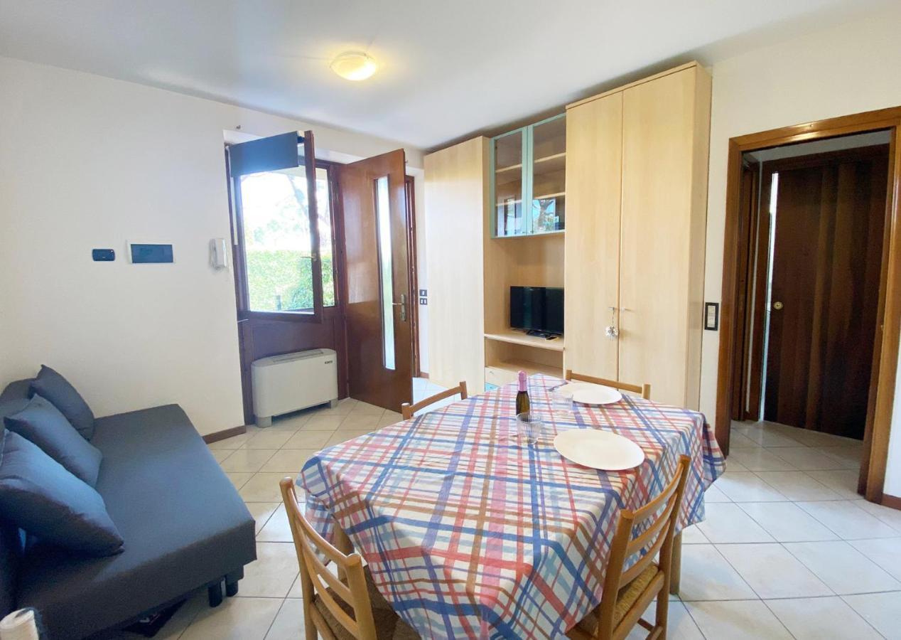Apartment With Garden And Grill - Green Residence Sirmione Desenzano del Garda Exteriör bild